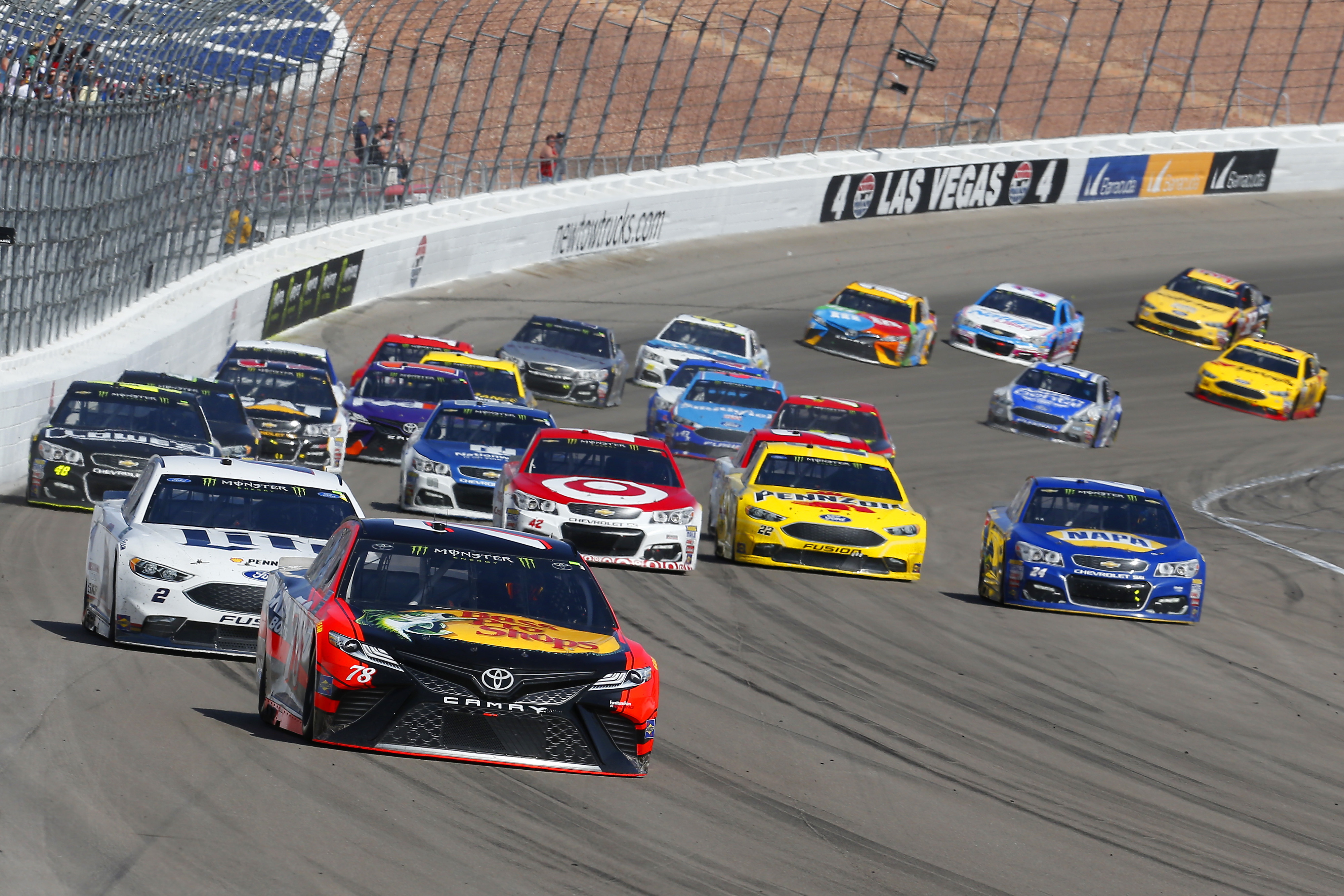 2017 Monster Energy NASCAR Cup Series - Kobalt 400
Las Vegas Motor Speedway - Las Vegas, NV USA
Sunday 12 March 2017
Martin Truex Jr, Bass Pro Shops/TRACKER BOATS Toyota Camry and Brad Keselowski
World Copyright: Russell LaBounty/LAT Images
ref: Digital Image 17LAS1rl_5381