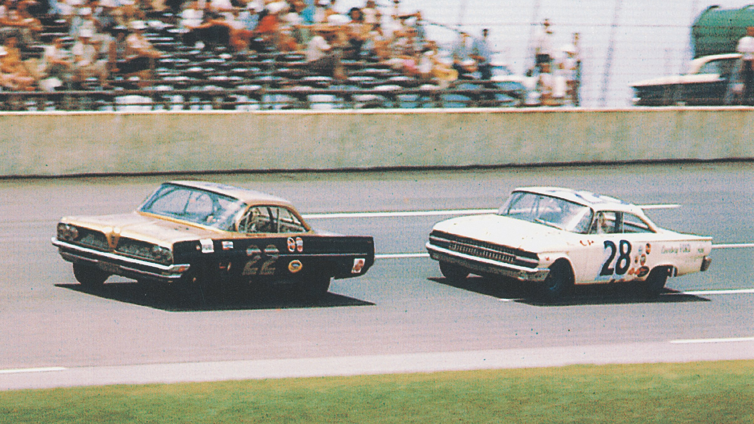 DAYTONA BEACH, FL - FEBRUARY 18:  Glenn "Fireball" Roberts driver of the #22 Ponticac leads Fred Lorenzen driver of the #28 Ford during the 1962 NASCAR Winston Cup Daytona 500 at the Daytona International Speedway on February 18, 1962 in Daytona Beach, Florida. Fireball Roberts would go on to win the Daytona 500.  (Photo by ISC Archives via Getty Images)