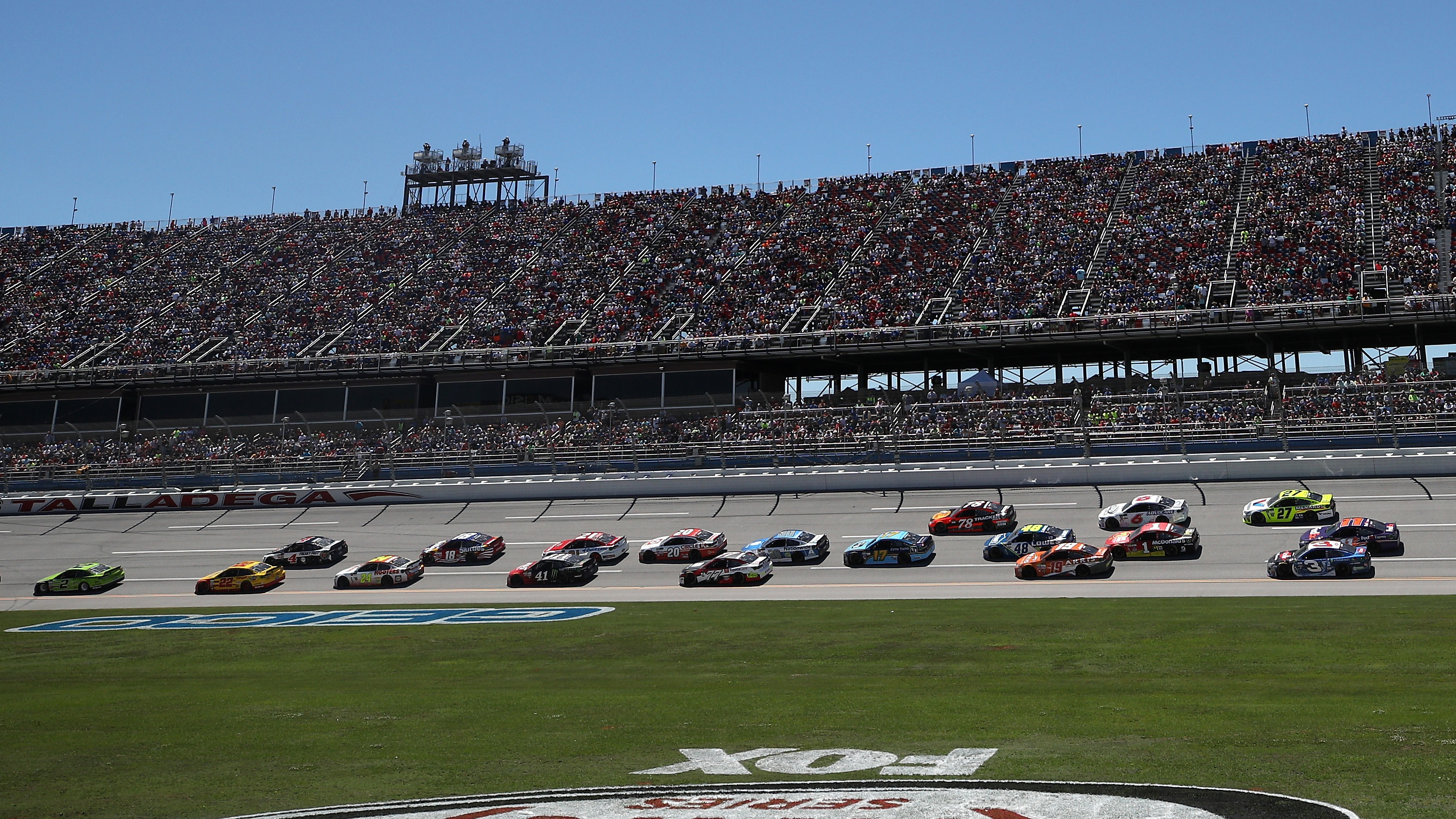 TALLADEGA, AL - MAY 07: Cars race during the Monster Energy NASCAR Cup Series GEICO 500 at Talladega Superspeedway on May 7, 2017 in Talladega, Alabama. (Photo by Chris Graythen/Getty Images)