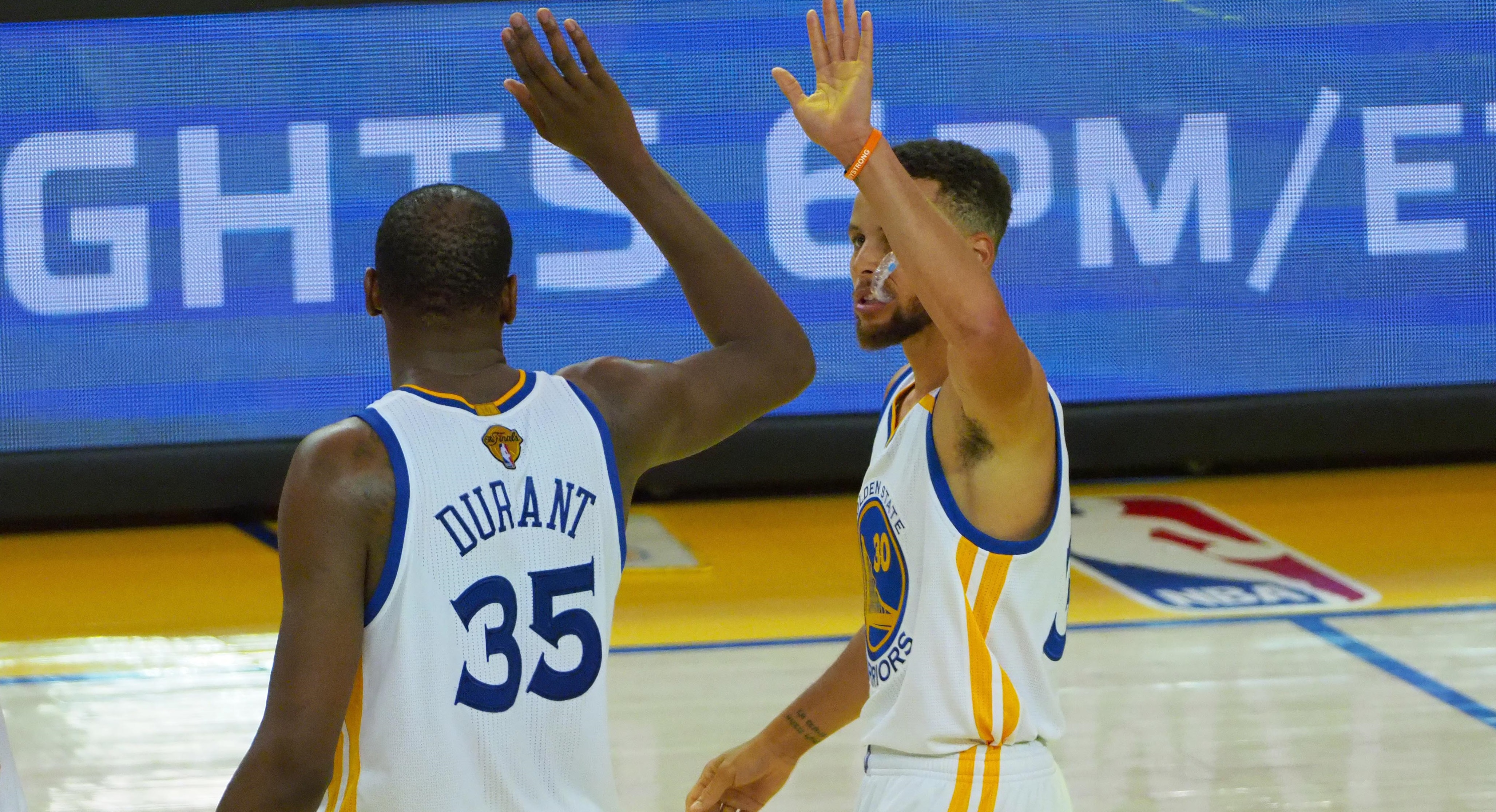 060417-nba-golden-state-warriors-stephen-curry-kevin-durant.jpg