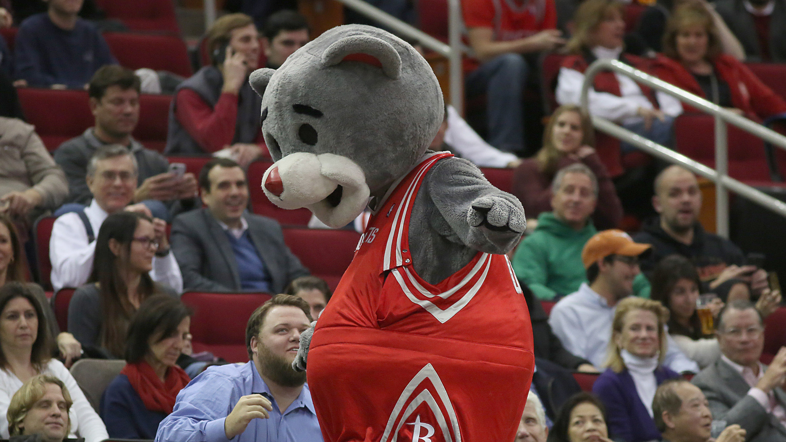 Rockets mascot slams cake to the face of Spurs 'fan' | FOX ...